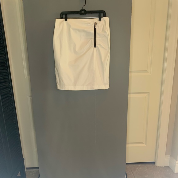 White Ruched Detail Skirt - Picture 4 of 5